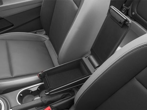 Used 2013 Volkswagen Beetle 2.5 image 17