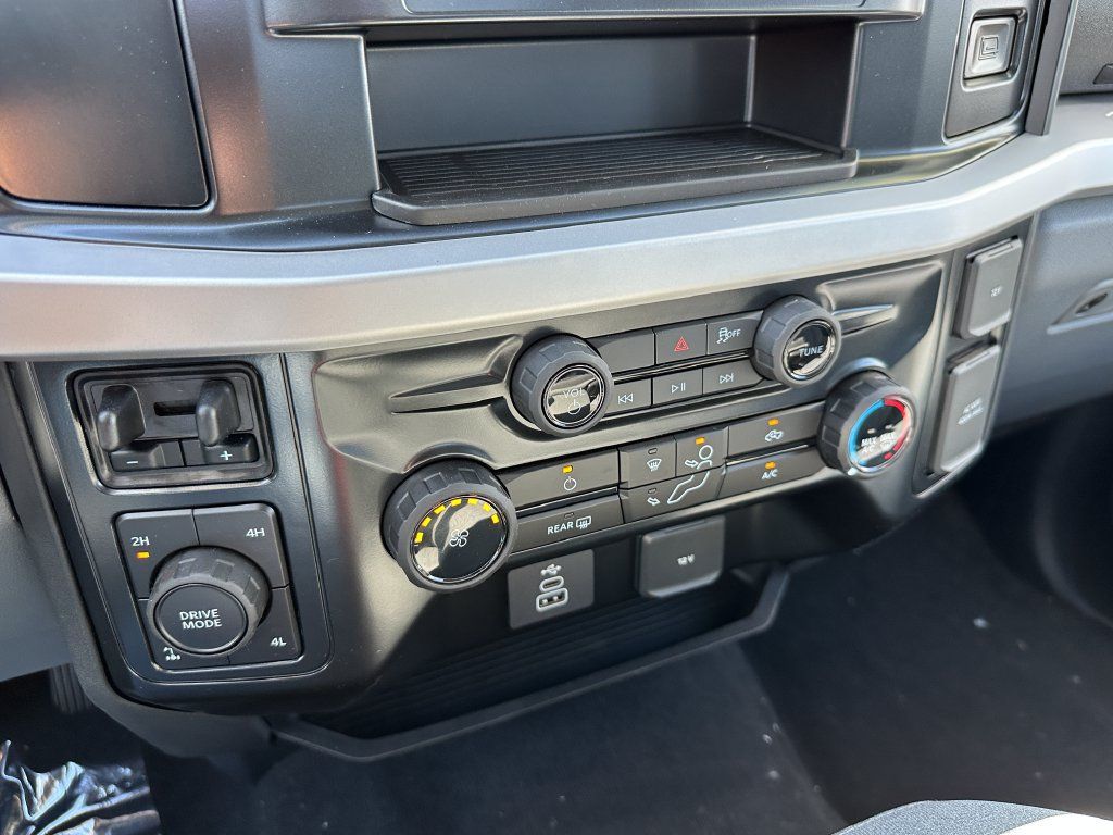 New 2026 Ford F350 XLT w/ FX4 Off-Road Package AWD/4WD image 27