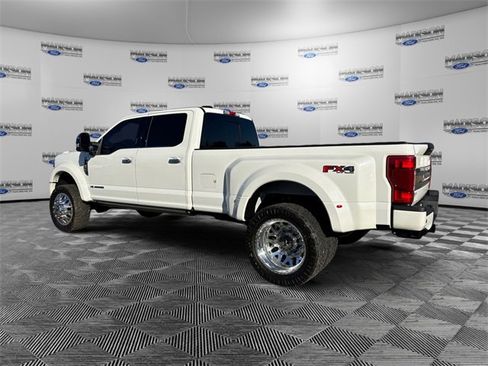 Used 2022 Ford F450 Platinum w/ FX4 Off-Road Package image 3