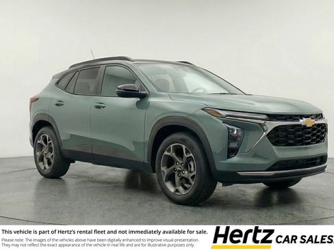 Used 2025 Chevrolet Trax LT FWD image 1
