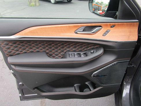 New 2025 Jeep Grand Cherokee Summit image 21