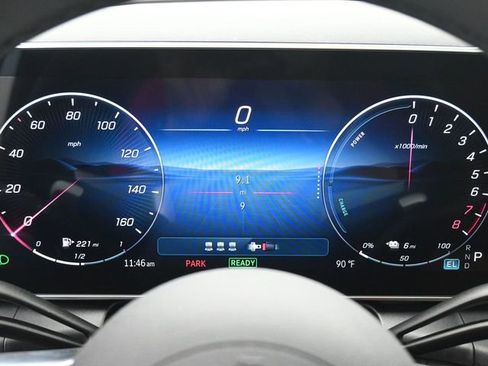 Used 2025 Mercedes-Benz GLC 350e 4MATIC image 2