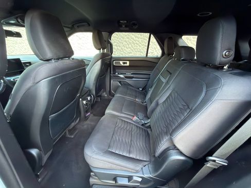 Used 2020 Ford Explorer XLT w/ Comfort Package AWD/4WD image 17