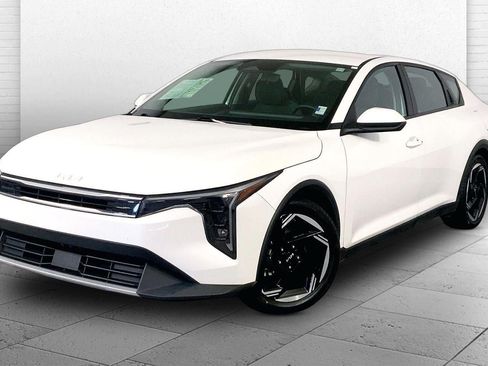 Certified 2025 Kia K4 EX FWD image 12