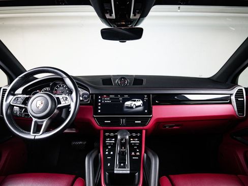 Certified 2023 Porsche Cayenne AWD/4WD image 25