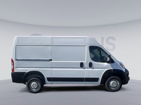 Used 2024 RAM ProMaster 2500 w/ Convenience Group FWD image 12