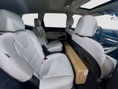 New 2025 Kia Telluride S image 30