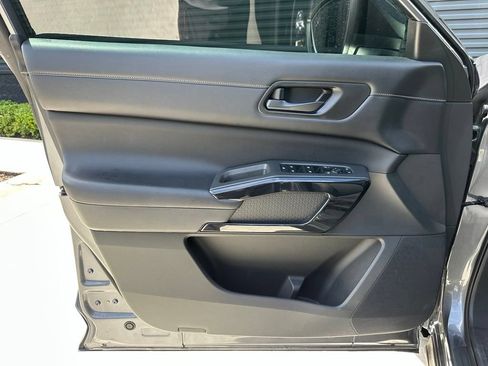 Used 2023 Nissan Pathfinder S AWD/4WD image 15