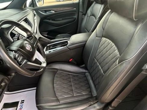 Used 2023 Buick Enclave Avenir image 8