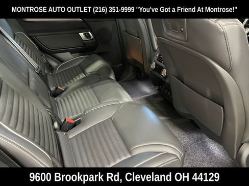 New 2024 Land Rover Discovery Dynamic SE image 32