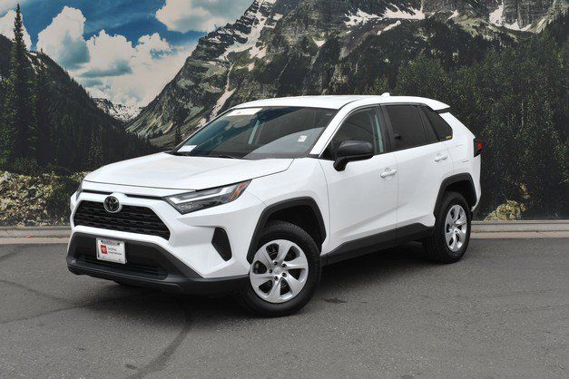 Certified 2024 Toyota RAV4 LE AWD/4WD image 6