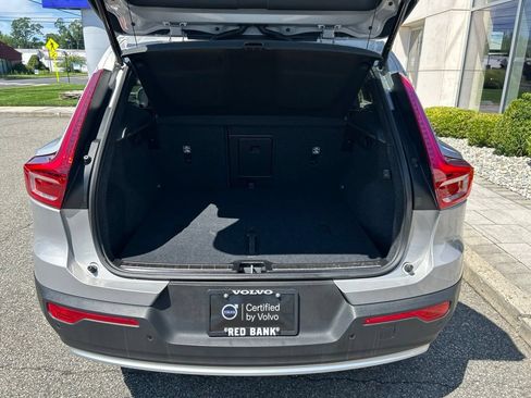 Used 2025 Volvo XC40 B5 Plus AWD/4WD image 12