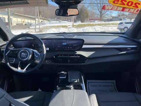 Used 2025 Buick Enclave Preferred image 19