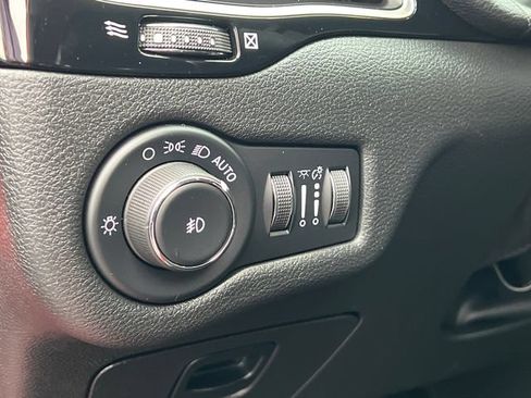 Used 2021 Jeep Cherokee Latitude Plus FWD image 12