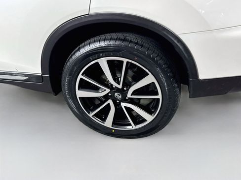 Used 2019 Nissan Rogue SL w/ Premium Package AWD/4WD image 5