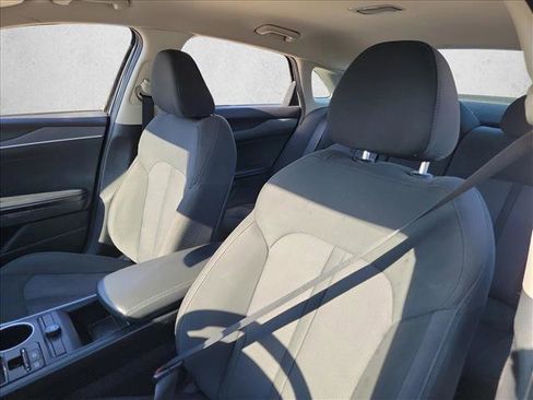 Used 2022 Kia K5 LXS image 9