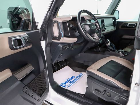 Used 2022 Ford Bronco Wildtrak image 3