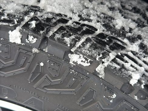 Used 2024 Chevrolet Colorado Z71 w/ Z71 Convenience Package 2 image 10