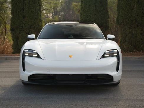 Used 2022 Porsche Taycan image 7