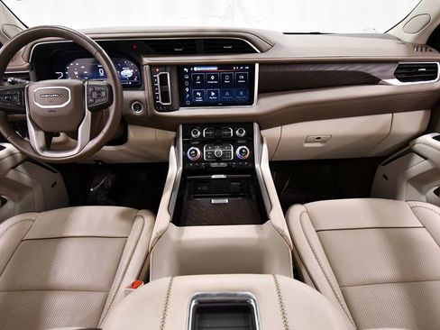 Used 2024 GMC Yukon Denali AWD/4WD image 3