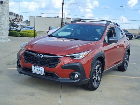Used 2024 Subaru Crosstrek 2.0i Premium w/ Crosstrek Mirror Package AWD/4WD image 2