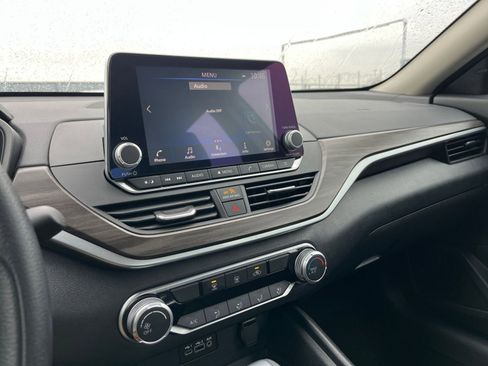 Used 2025 Nissan Altima 2.5 SV image 21