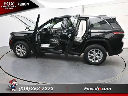 Used 2023 Jeep Grand Cherokee Limited image 35