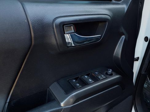 Certified 2023 Toyota Tacoma TRD Off-Road image 18