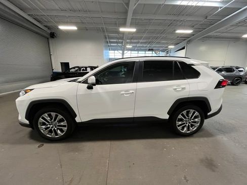 Used 2019 Toyota RAV4 XLE Premium w/ Cold Weather Package FWD image 6