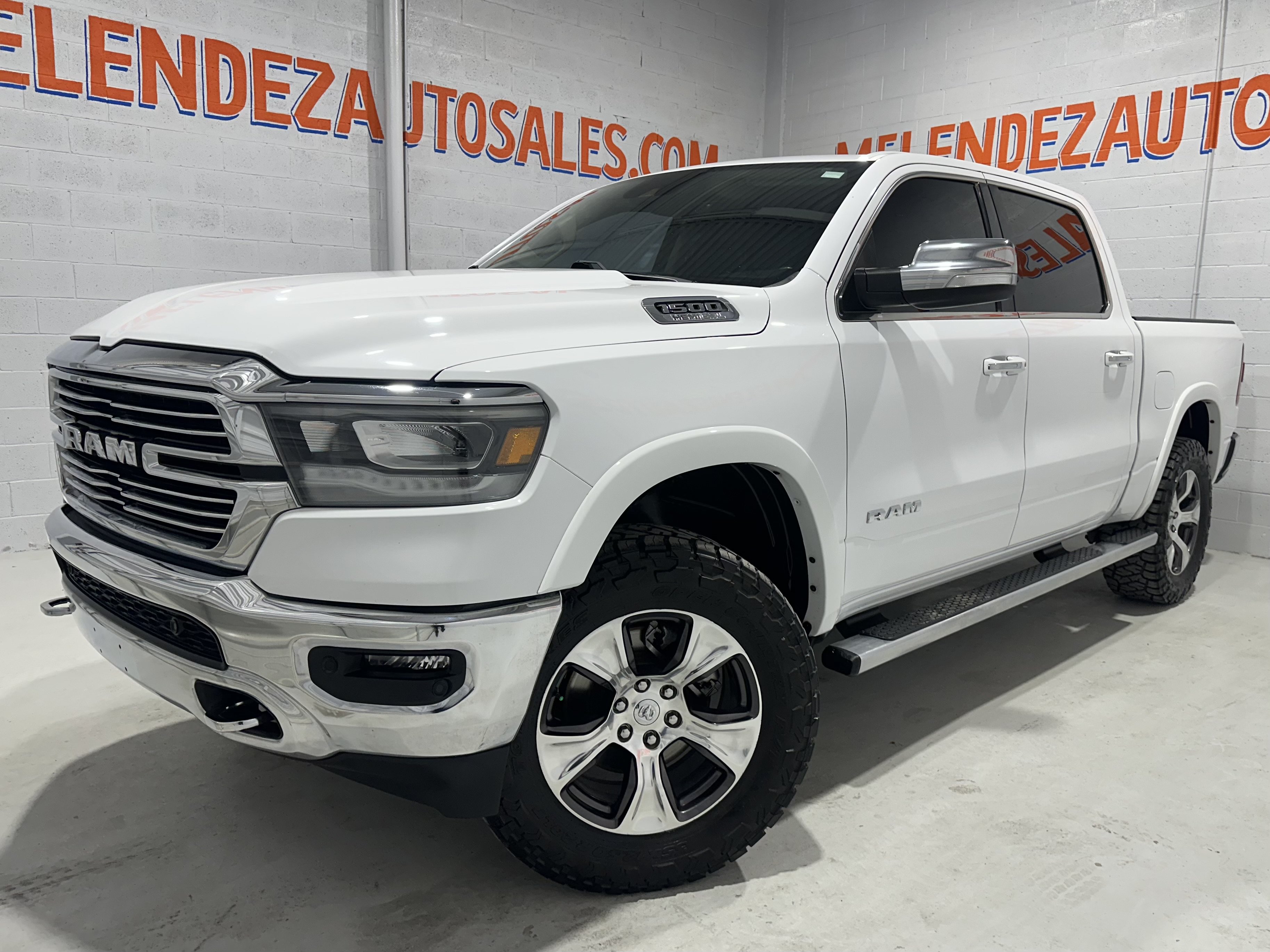 Used 2022 RAM 1500 Laramie AWD/4WD image 1