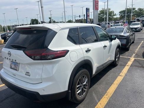 Used 2024 Nissan Rogue S AWD/4WD image 3