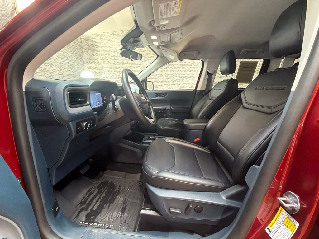 Used 2025 Ford Maverick Lariat w/ Black Appearance Package AWD/4WD image 21