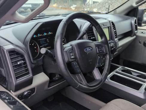 Used 2017 Ford F150 XLT w/ Equipment Group 302A Luxury image 10