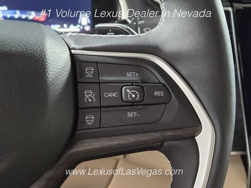 Used 2024 Jeep Grand Cherokee Limited w/ Luxury Tech Group II AWD/4WD image 32