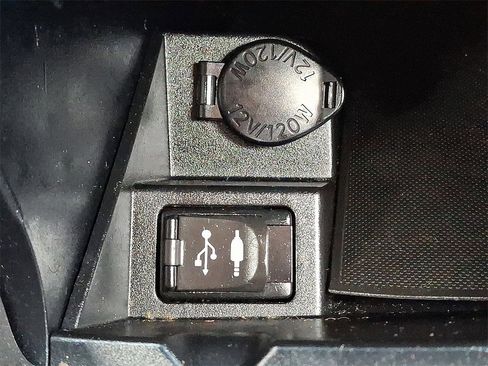 Used 2015 Toyota Camry LE image 25