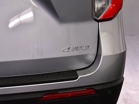 Used 2024 Ford Explorer XLT w/ Equipment Group 202A image 12