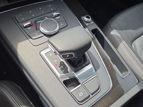 Used 2019 Audi Q5 2.0T Premium w/ Convenience Package AWD/4WD image 22