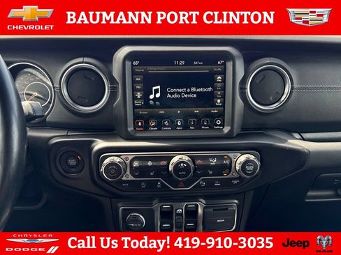 Used 2022 Jeep Wrangler Unlimited Sahara w/ LED Lighting Group AWD/4WD image 19