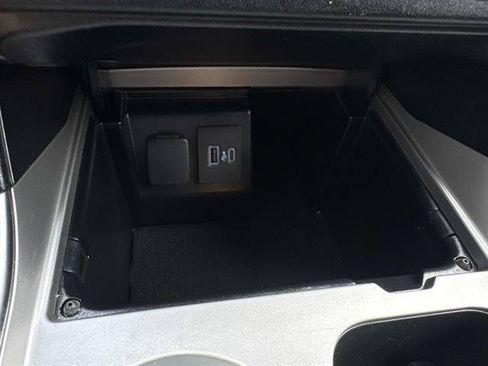Used 2023 Ford Explorer XLT w/ Equipment Group 202A AWD/4WD image 43