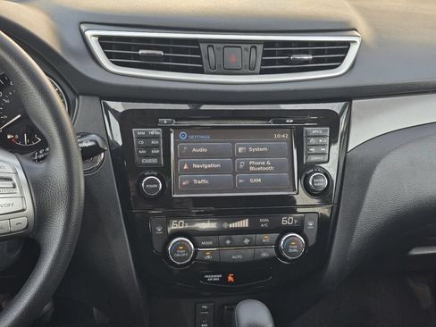 Used 2016 Nissan Rogue SV w/ SV Premium Package FWD image 16