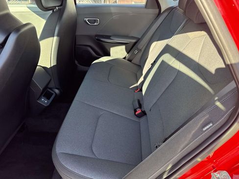 New 2025 Kia K4 LXS image 7