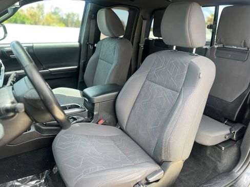 Used 2016 Toyota Tacoma TRD Sport w/ Towing Package AWD/4WD image 17