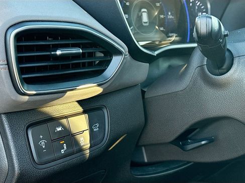 Used 2019 Hyundai Santa Fe Ultimate image 11