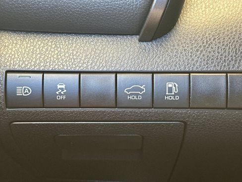 Certified 2020 Toyota Camry SE FWD image 29