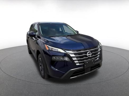 Used 2025 Nissan Rogue SV FWD image 3