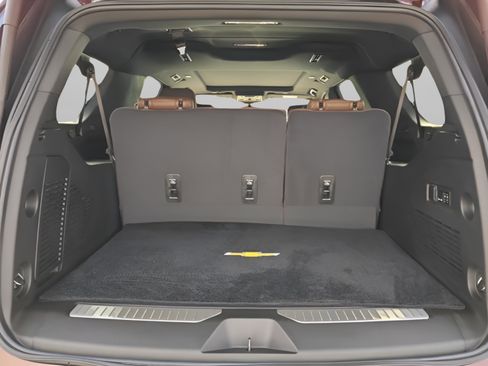Used 2023 Chevrolet Suburban High Country image 10