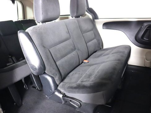 Used 2018 Dodge Grand Caravan SE FWD image 33
