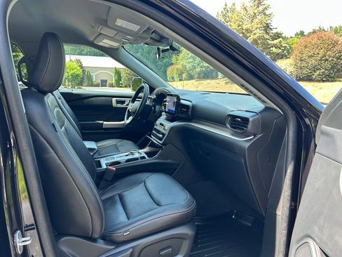 Used 2023 Ford Explorer XLT RWD image 37