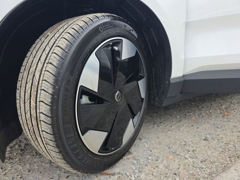 Certified 2025 Volvo EX30 Ultra image 42