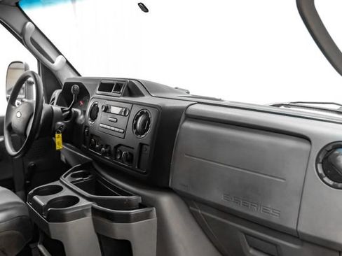 Used 2011 Ford E-150 and Econoline 150 RWD image 19